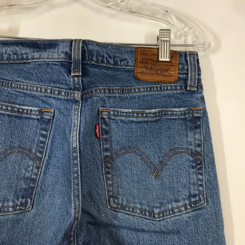 LEVI'S - WOMEN'S 26 - BLUE DENIM WEDGIE STRAIGHT JEANS CAPRI - Picture 4 of 9